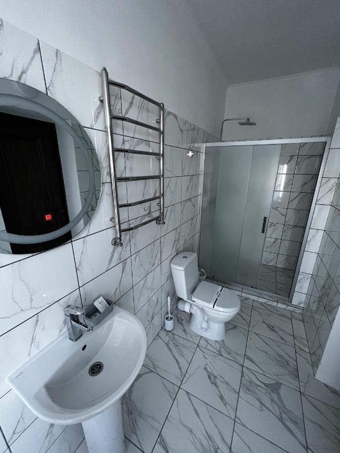 Zolotoy Fazan Hotel Nikolayev Bagian luar foto