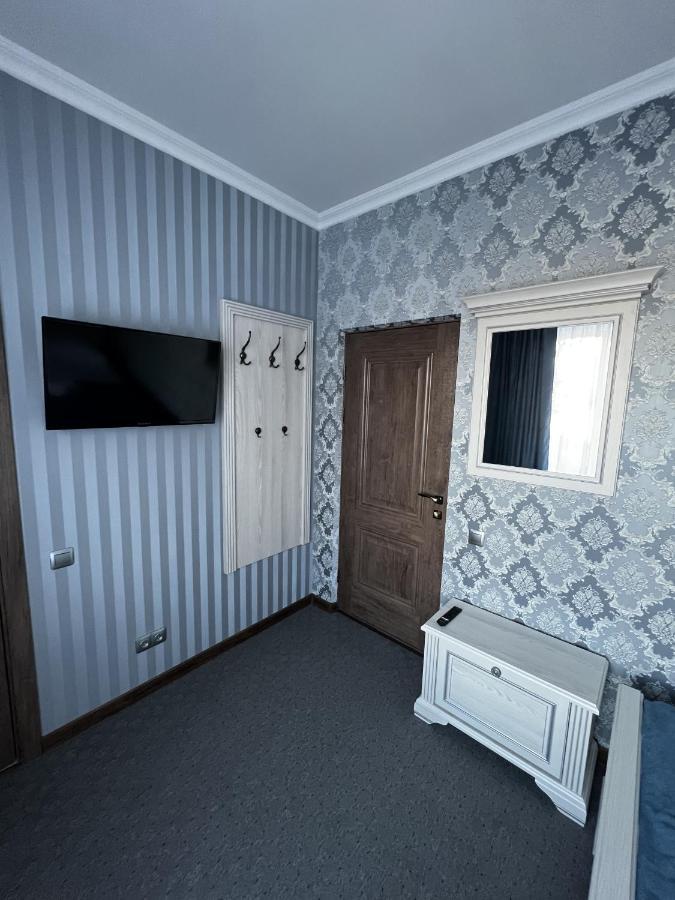 Zolotoy Fazan Hotel Nikolayev Bagian luar foto