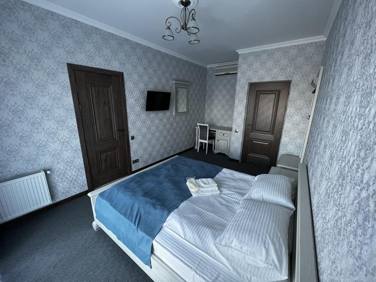 Zolotoy Fazan Hotel Nikolayev Bagian luar foto