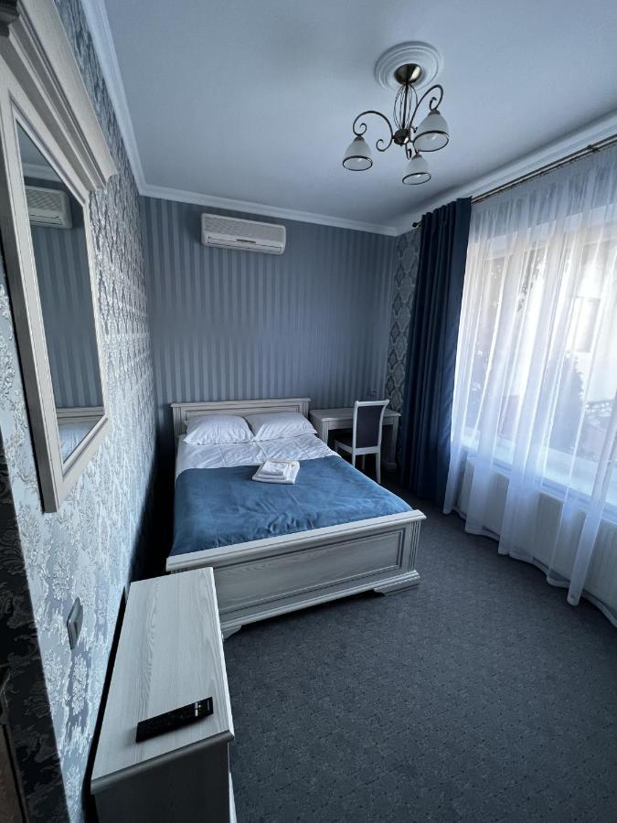Zolotoy Fazan Hotel Nikolayev Bagian luar foto