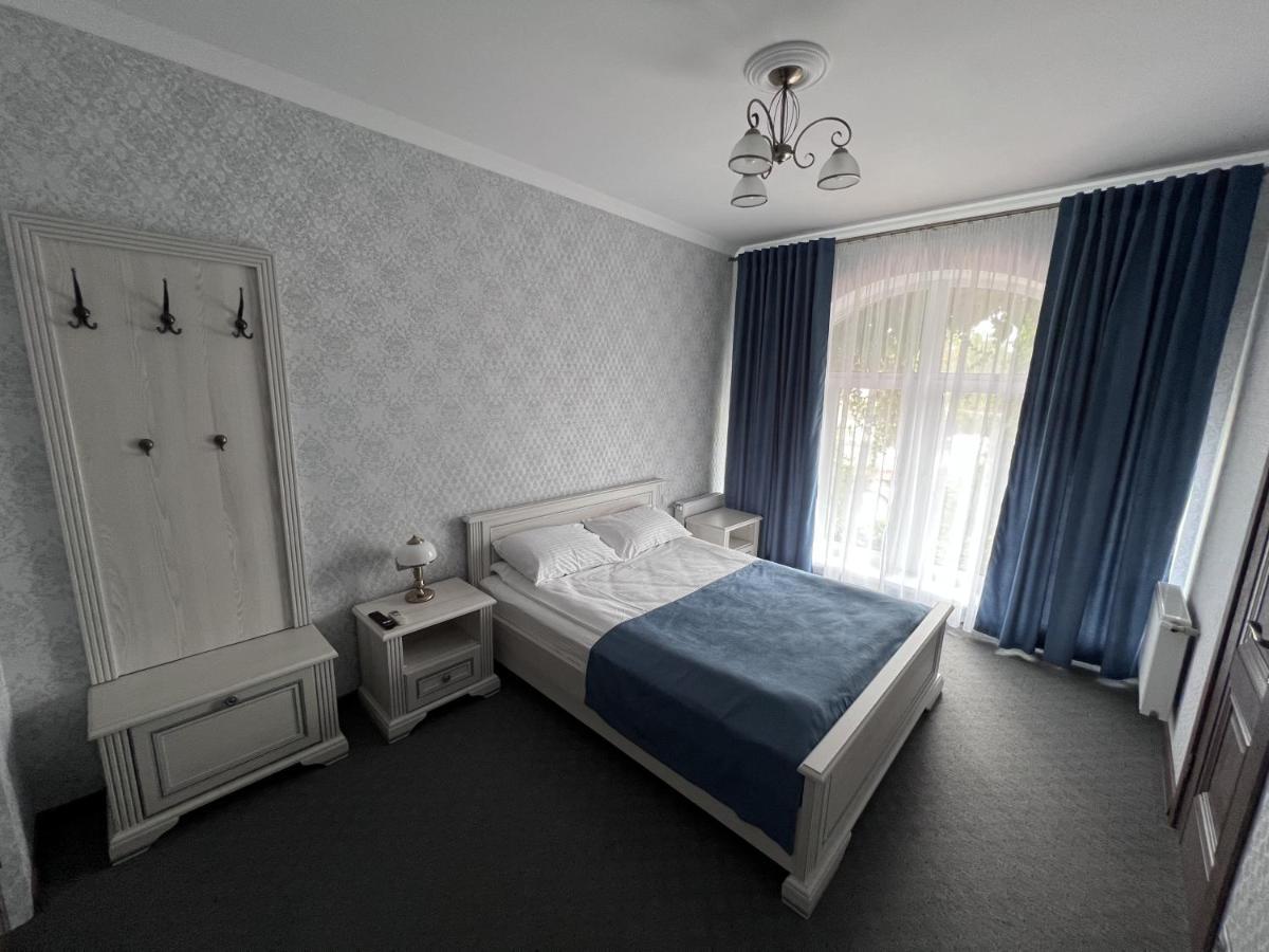 Zolotoy Fazan Hotel Nikolayev Bagian luar foto