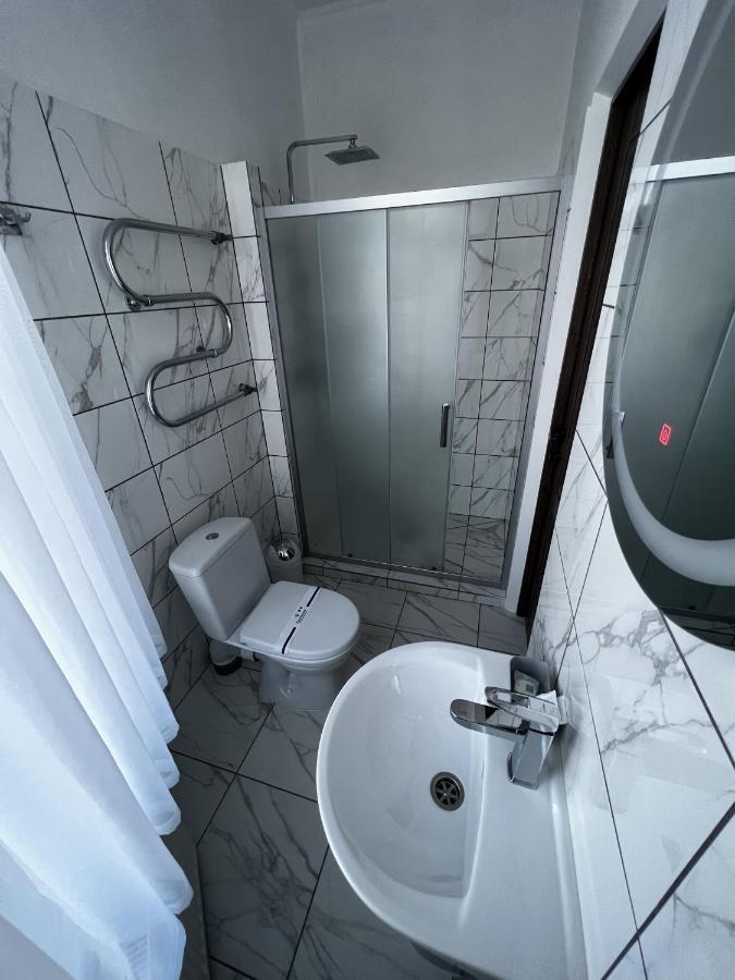 Zolotoy Fazan Hotel Nikolayev Bagian luar foto