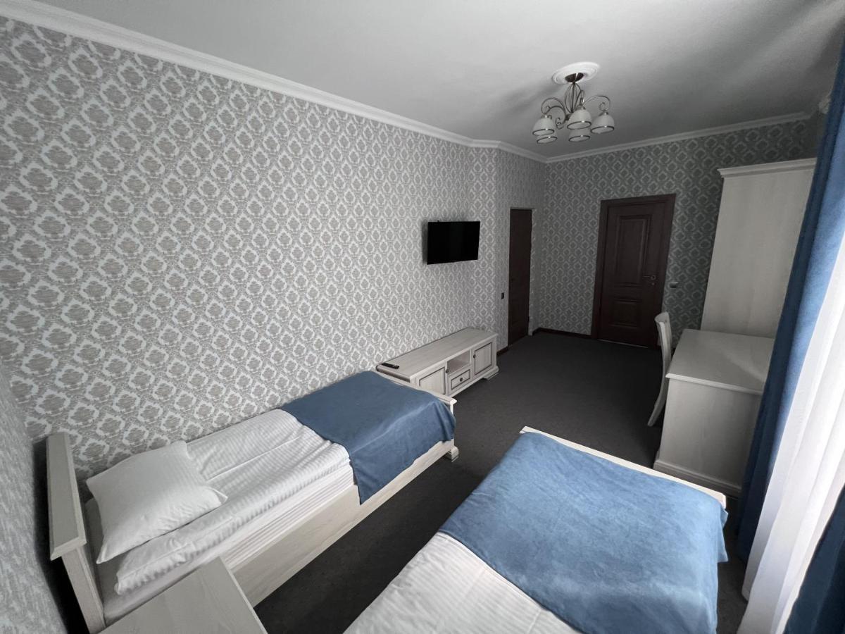 Zolotoy Fazan Hotel Nikolayev Bagian luar foto